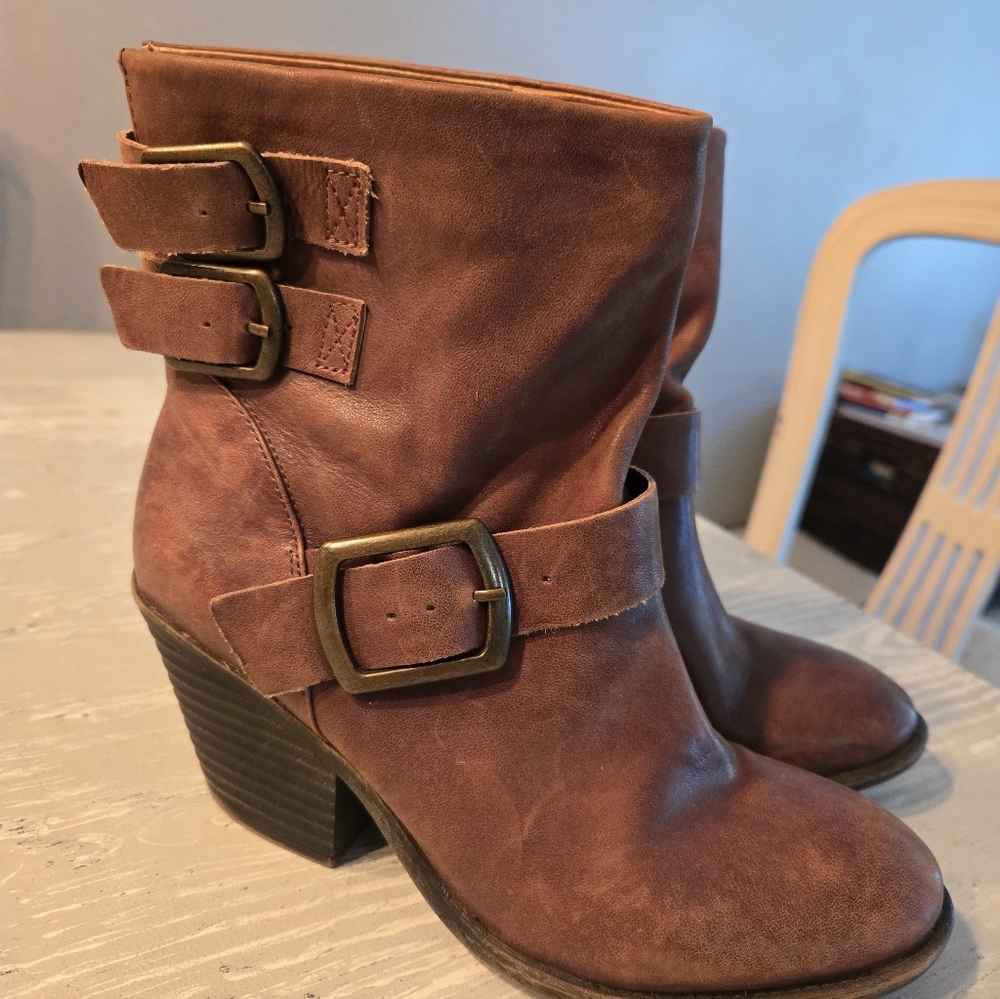Womens Sz 8.5 Leather Lucky Brand Boots